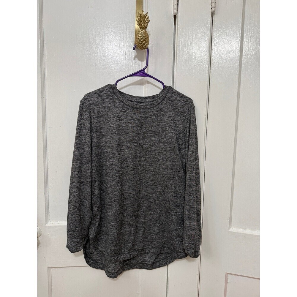 Members mark women’s size X – large active top